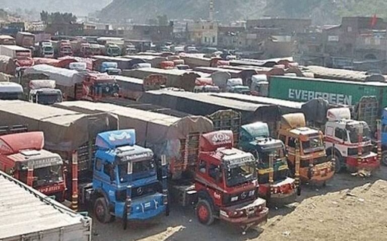 پٹرول پمپ ہڑتال کو مزید تقویت، پاکستان گڈز ٹرانسپورٹ الائنس بھی میدان میں آگیا