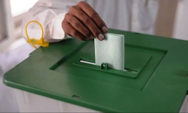 آزاد کشمیر انتخابات: ووٹرز کی کم شرکت پر پی ٹی آئی کا سوال، انتخابی عمل کی شفافیت پر تحفظات کا اظہار