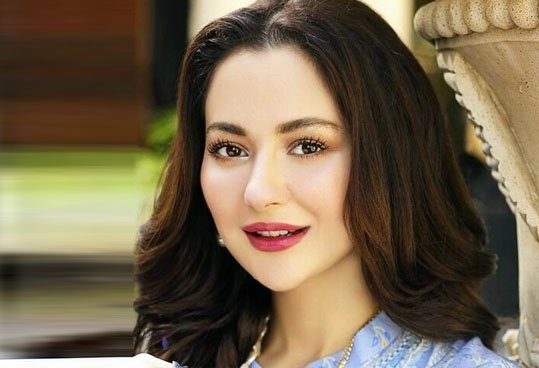 ہانیہ عامر کا رکشے میں سفر اور عاجزی کا پیغام، سوشل میڈیا پر نئی بحث چھڑ گئی