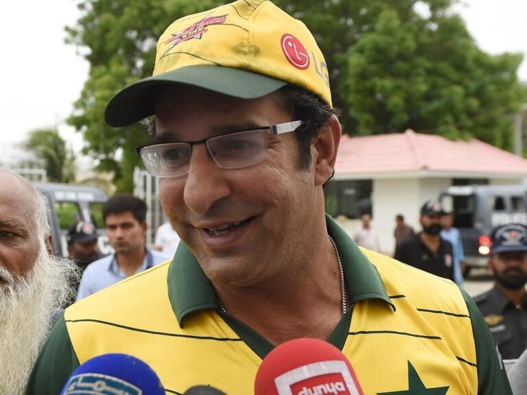 وسیم اکرم کا گمشدہ پالتو کتا مل گیا، تلاش میں مدد کرنے والوں کو ڈھائی لاکھ روپے انعام