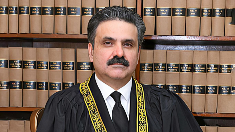 “ججز مشکل حالات میں کام کرتے ہیں”، چیف جسٹس کا بیان، مگر عوام پوچھنے لگے: انصاف مانگنے والوں کے حالات کون دیکھے گا؟