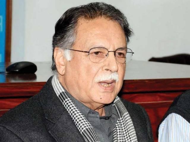 پرویز رشید کا سرکاری اسپتالوں میں علاج کا مشورہ، سوال یہ ہے: اصول سب کے لیے ایک کیوں نہیں؟