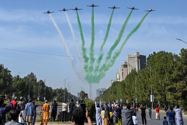 اسلام آباد کی فضاؤں میں شاہینوں کی گھن گرج، یومِ آزادی کے لیے شاندار فلائی پاسٹ کی تیاریاں 🔥🇵🇰